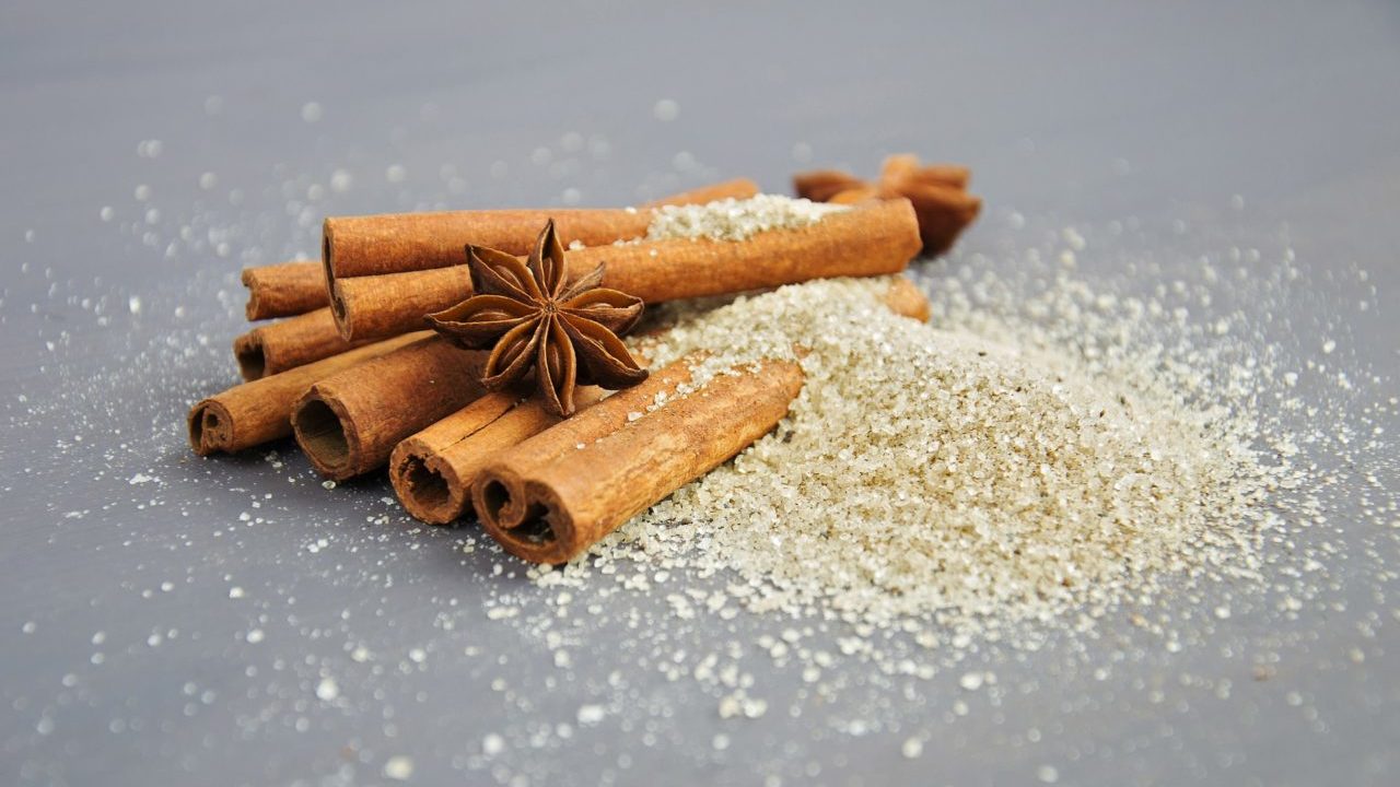 ground cinnamon and cinnamon sticks