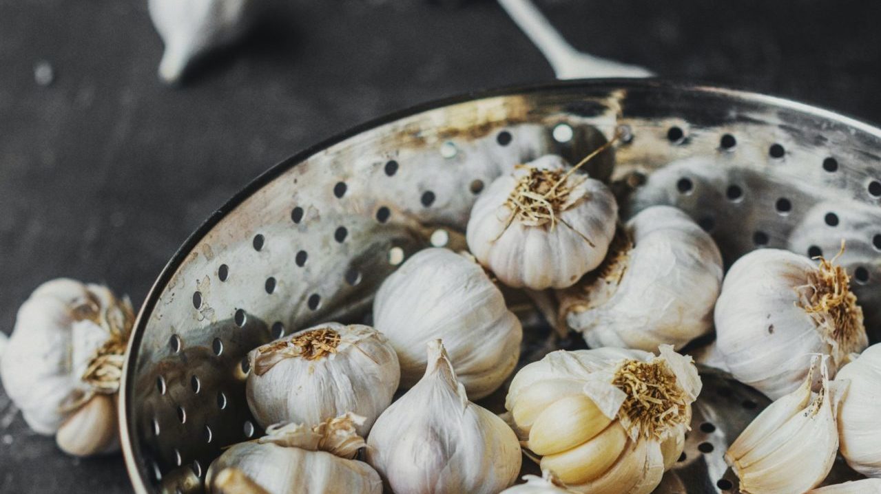 garlic bulbs in a colander